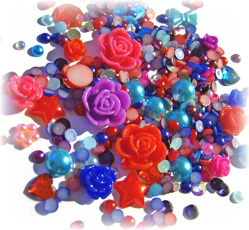 10g (approx 175pcs) Mixed flatback pearls, rose flower cabochons and rhinestones for decoden kawaii - VERY BERRY MIX