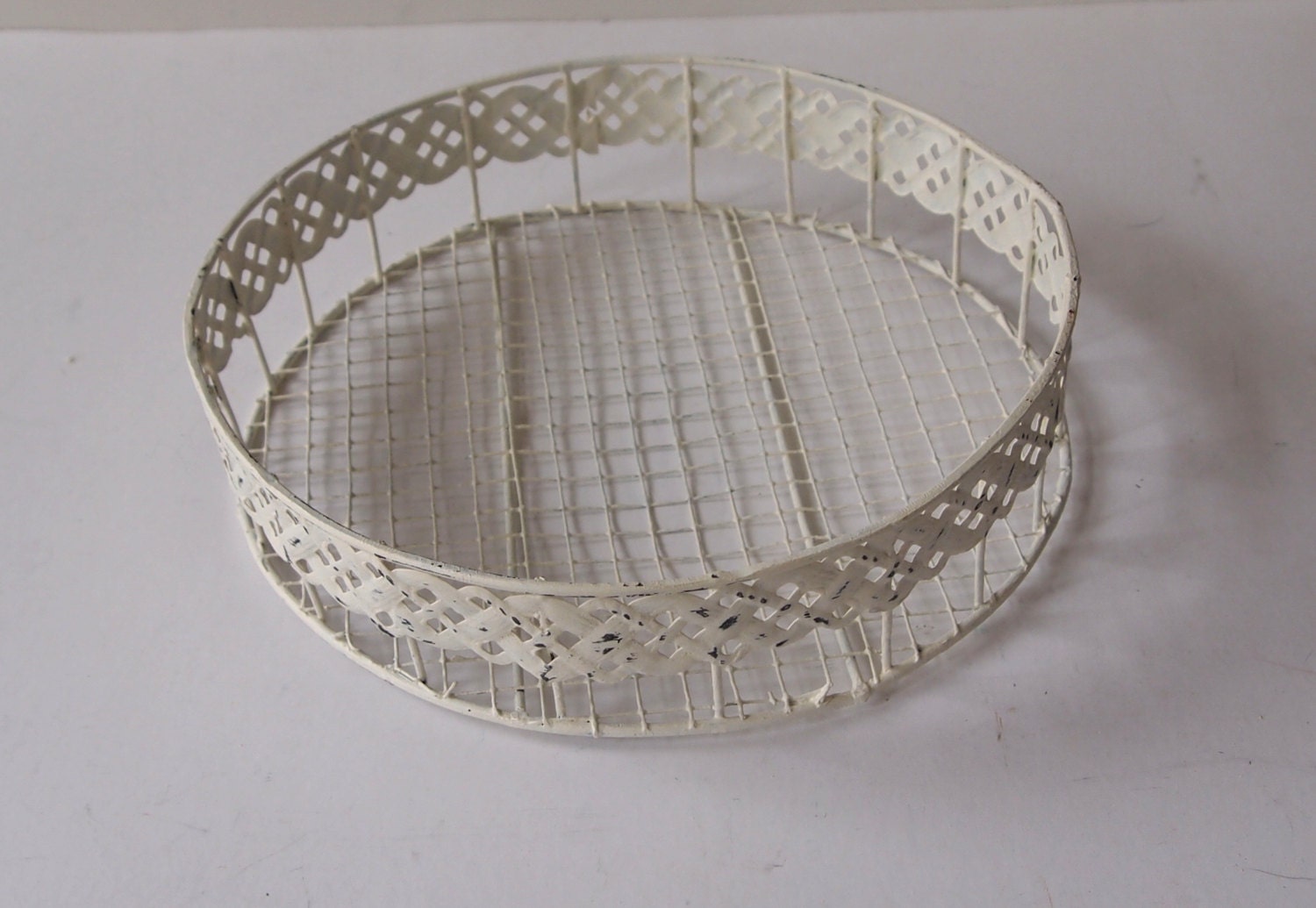 Vintage Round French Wire Basket Tray Shabby Chic Painted Cottage White And Distressed Rustic Home Decor
