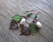 Copper leaf earrings - woodland earrings - woodland jewelry - nature jewelry - leaf - pearl - green - brown - europeanstreetteam