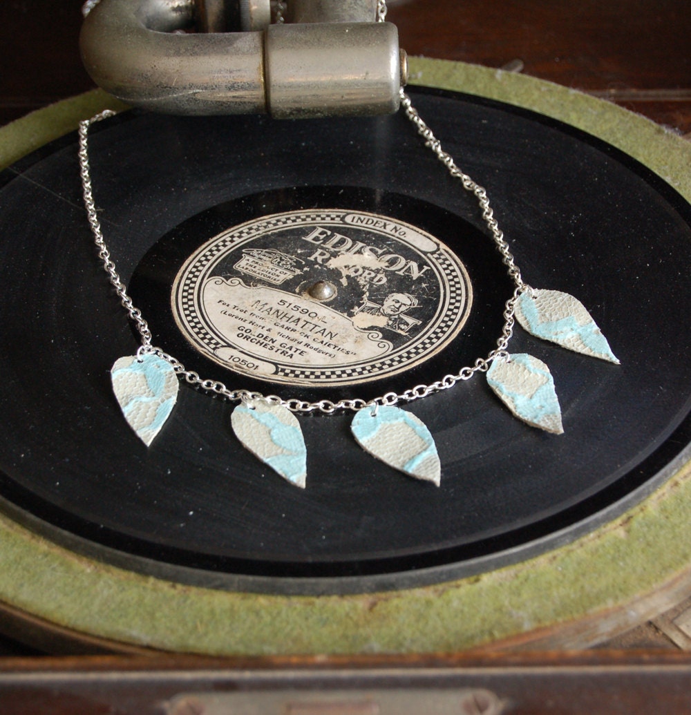 Urban teal lace on leather long necklace - ILIDIA - Feather shaped turquoise floral lace on ivory cream upcycled leather - Eco-Friendly