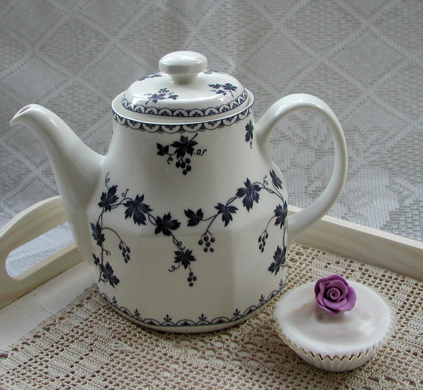 Vintage Royal Doulton Tea Pot, Hartford Fine Bone China c1980s