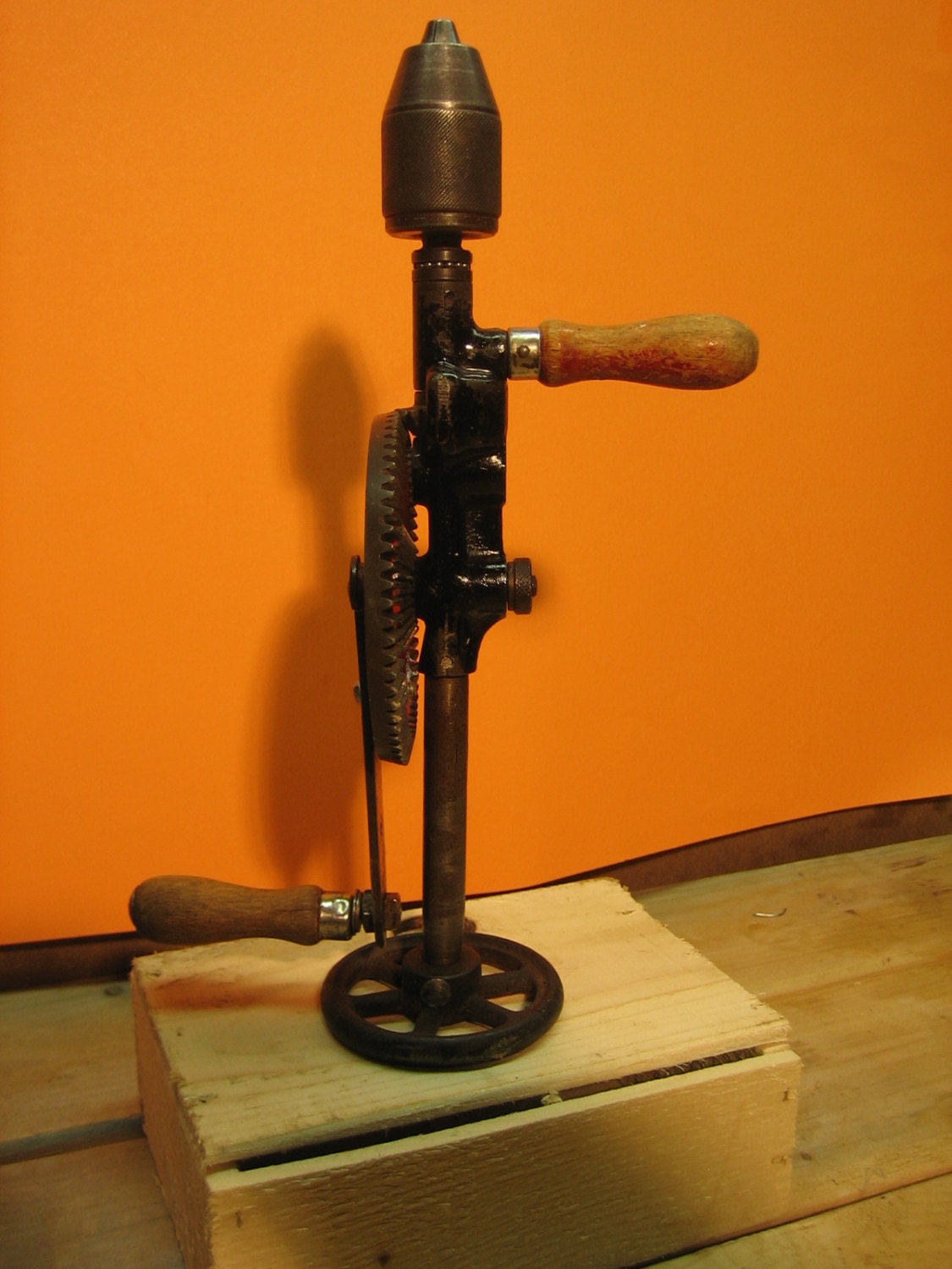 Antique hand crank drill (2 speeds)