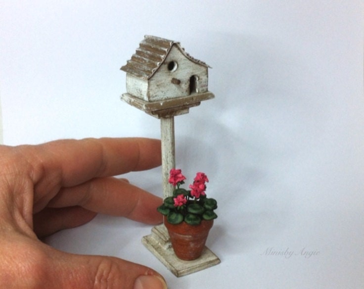 Rustic birdhouse on stand. Dollhouse miniature. Garden decoration. Room box . Birds house and plant.