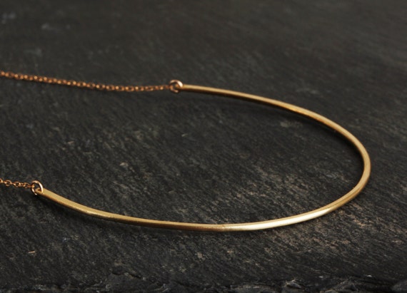 Hand forged bronze curved U bar - 14k gold filled necklace - everyday simple jewelry/ Le blog d'awa