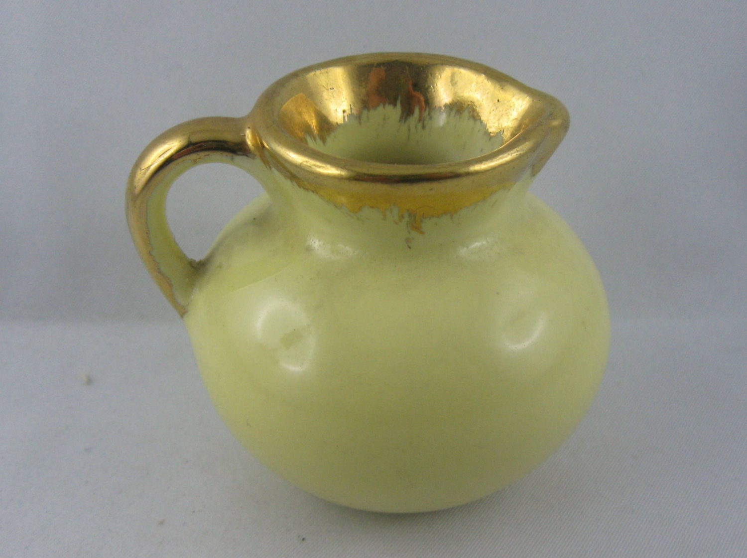 Ancient, small VASE. Tairnbacher MAJOLIKA. Lemon yellow with gold. Height about 53 mm. Made in Germany. Top condition. Vintage
