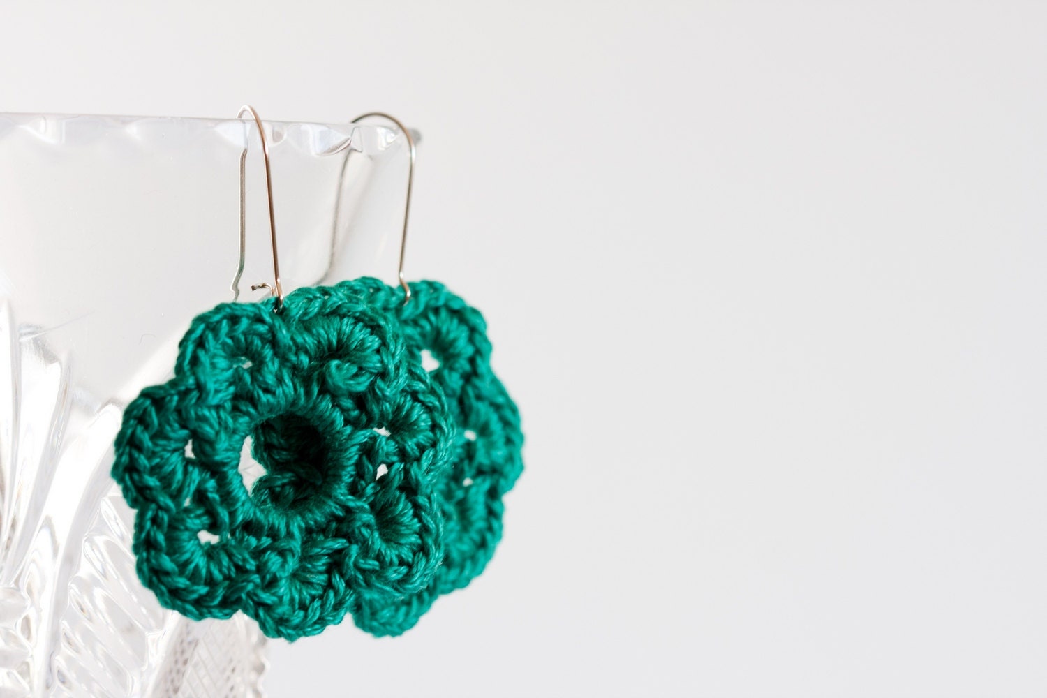 Romantic turquoise green crochet accessory set, earrings and brooch pin/ hair clip, boho summer flower jewelry set,  gypsy beach fashion