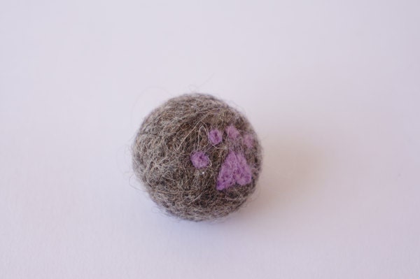 Felted jingle ball // gray with lavender paw print // cat toys