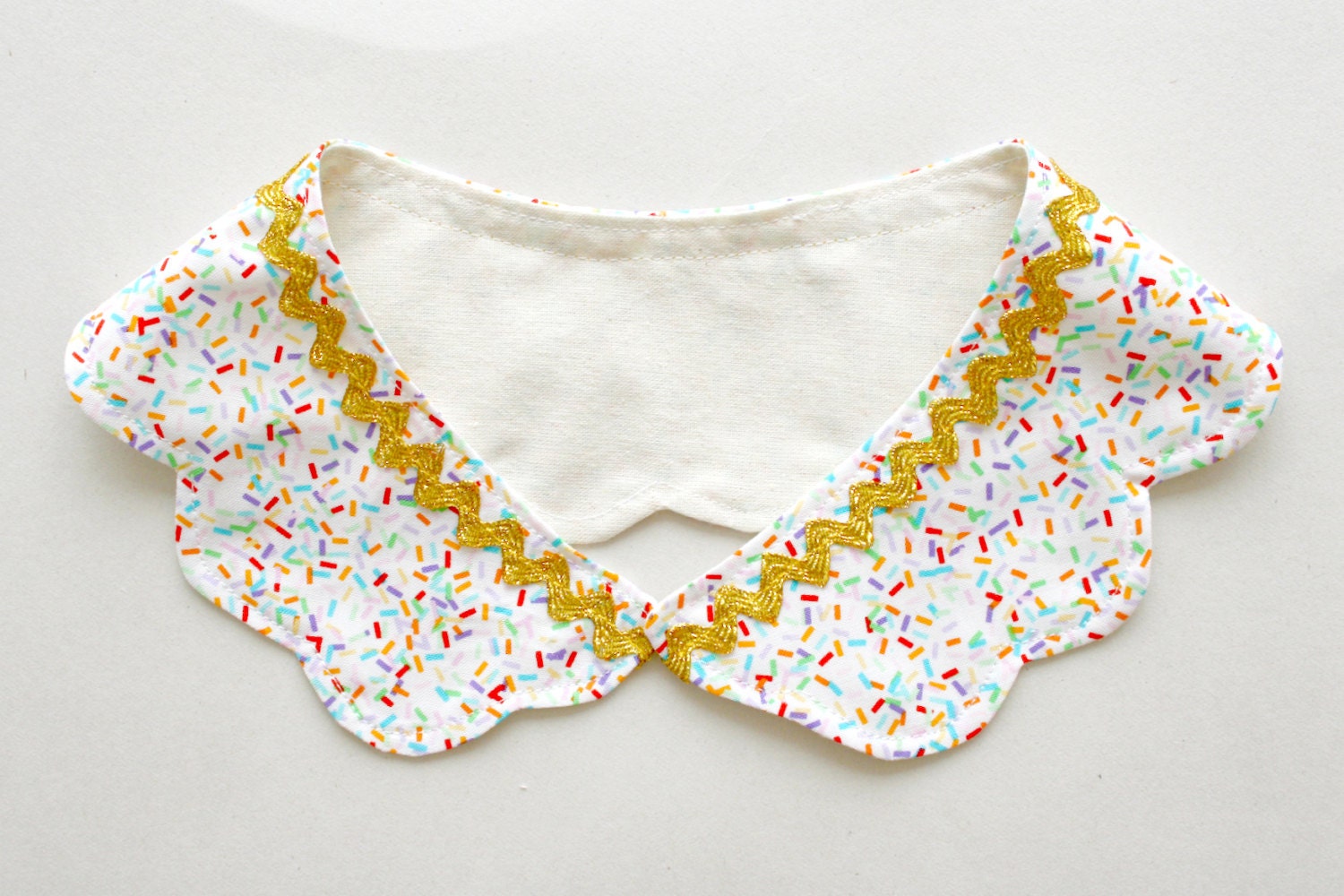 Detachable collar - sprinkle iced doughtnut scalloped metallic gold ric rac