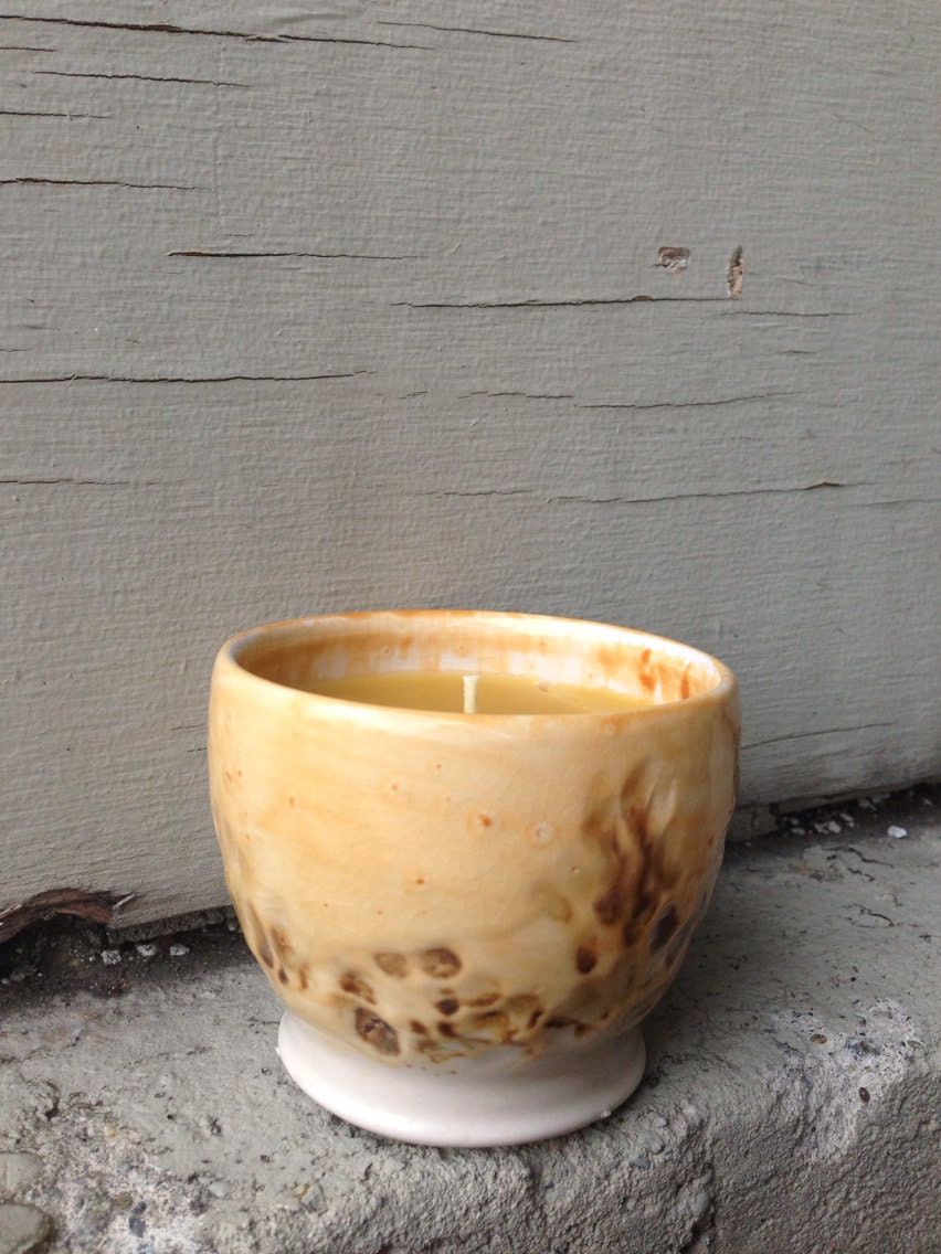 100% pure beeswax candle in ceramic pot