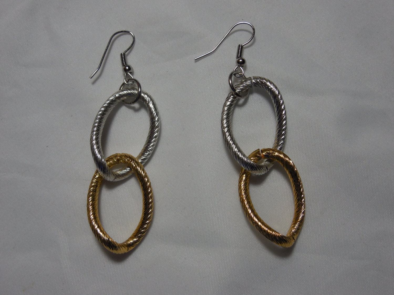 201304-N129 Earrings of textured silver & gold chain links