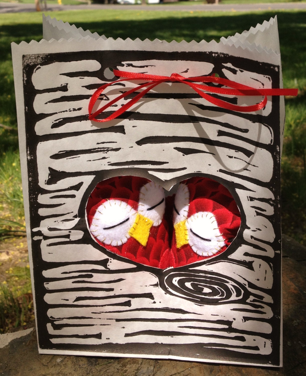 Wedding Love Birds or Love Owls are a handmade couple of owls held together by magnetic love hearts.