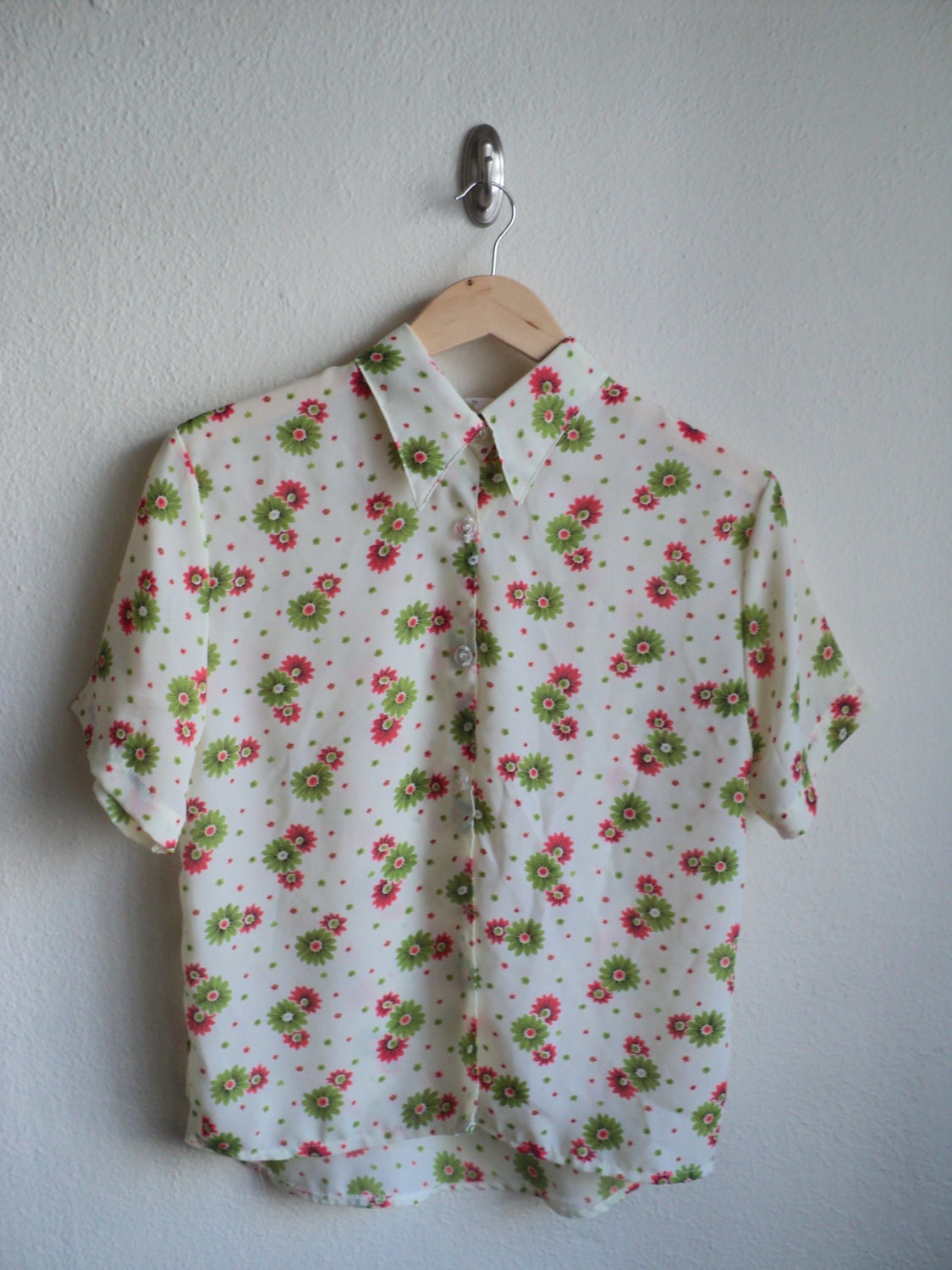 1990's multi-colored floral button down collared blouse / Women size s/m / green hot pink floral print