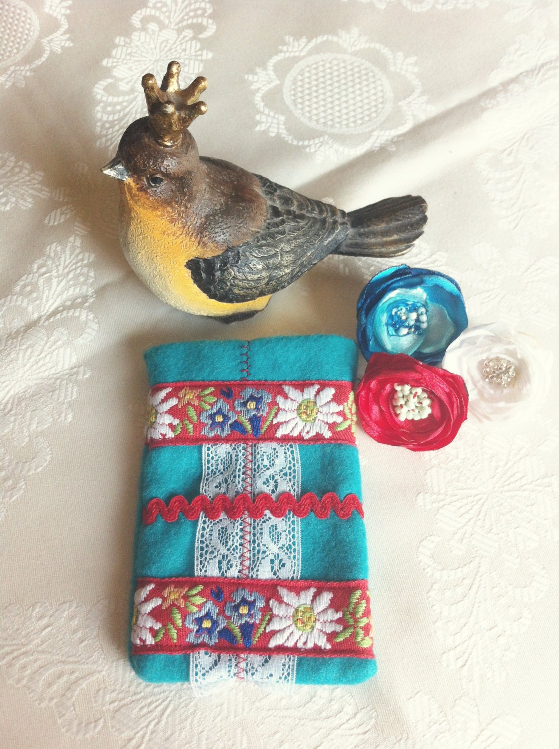 Phone Sleeve turquoise wit lace and flower ribbon