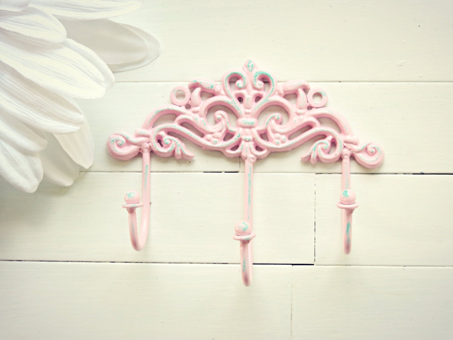Shabby Chic Wall Hook / French Country Wall Hook / Traditional Decor / Triple Hook / Key Hanger / Coat Hook / Organize / Ornate