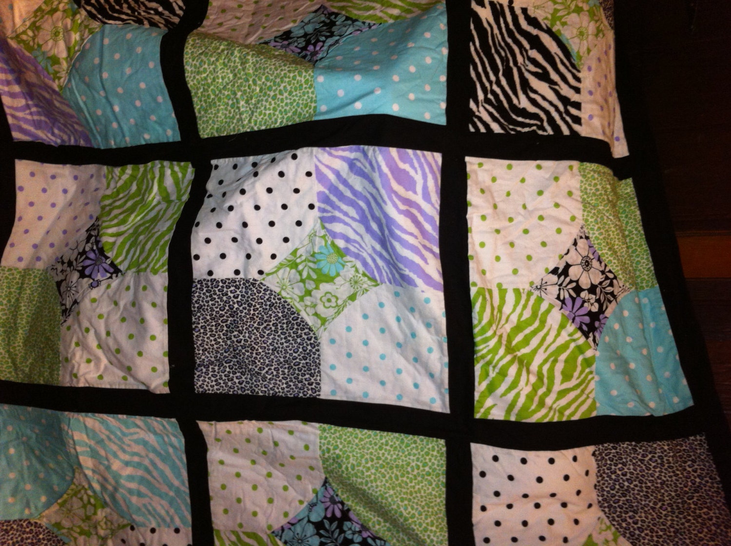 Wild Daisies Mock Cathedral Quilt 63.5" Square