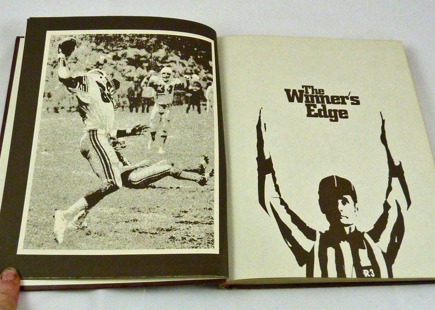 THE WINNERS EDGE  vintage 1980s book a football masterpiece of vinnettes perfect for Father