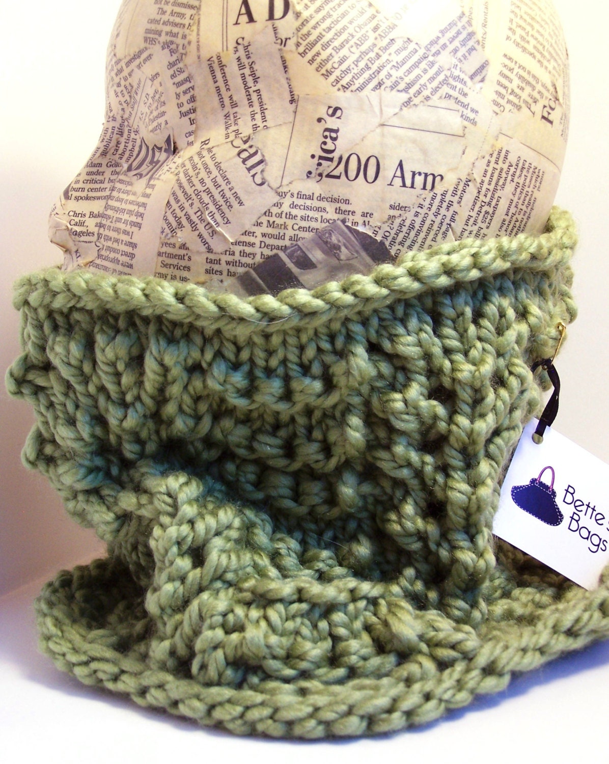 Green Bulky Knit Feather and Fan Cowl