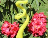Sunshine Yellow Glass Sculpted Tigger Tail Garden Art Finial Outdoor Garden Sculpture