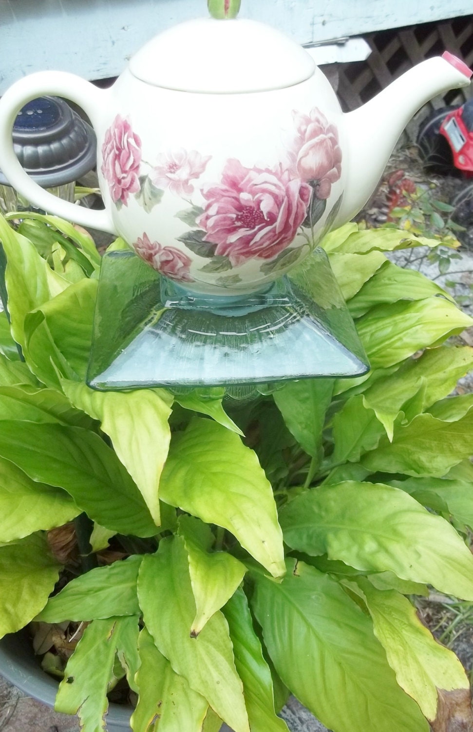 Garden Yard Art  Mini Totem - Rose Garden Tea Time
