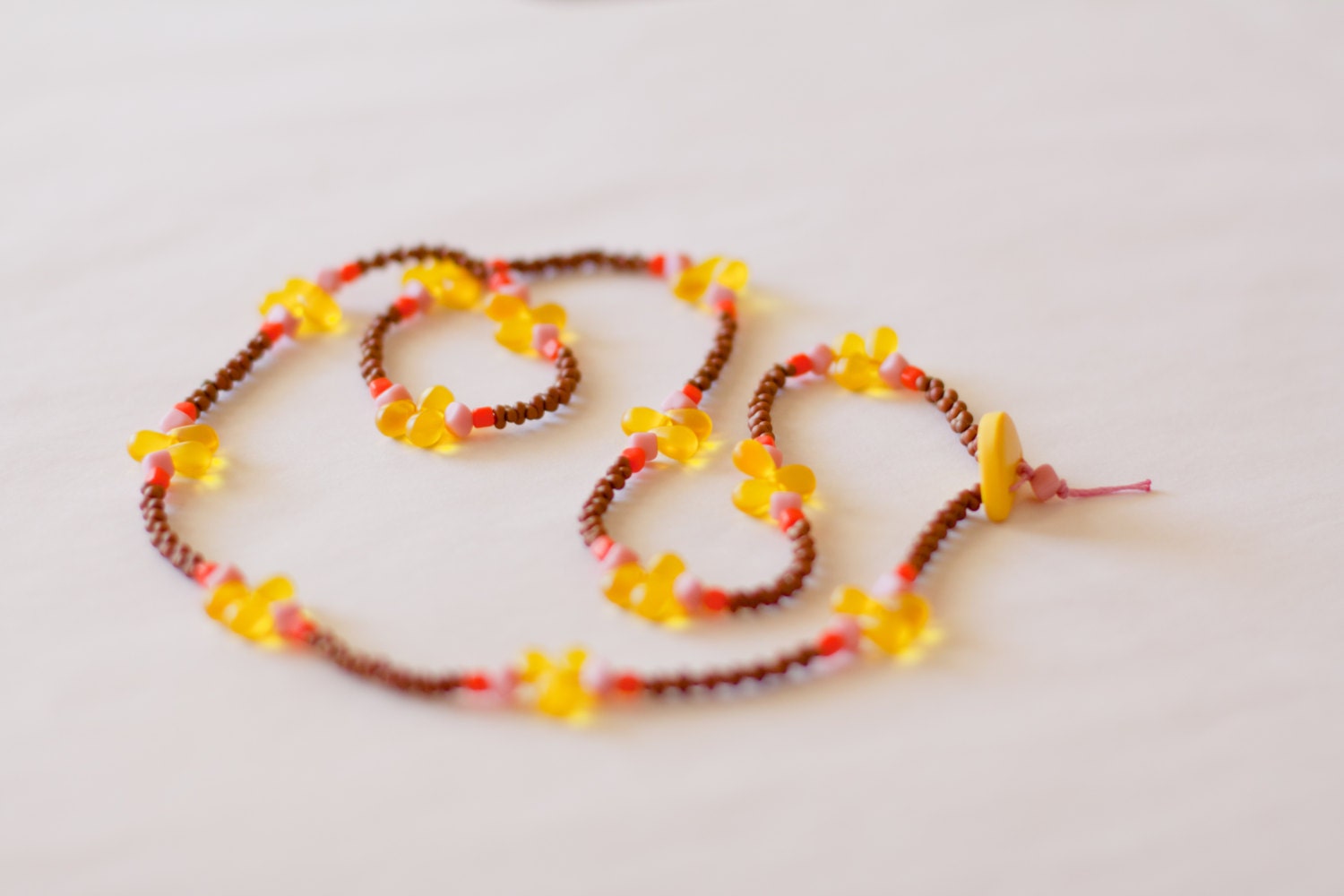 lördagsgodis no. 9 - a matte glass beaded necklace