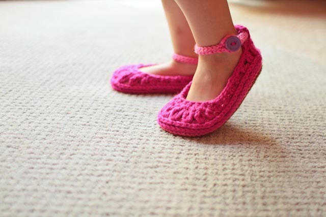 Instant Download - Crochet Pattern - Molly Summer Slippers (Child size 7 to Woman size 12)