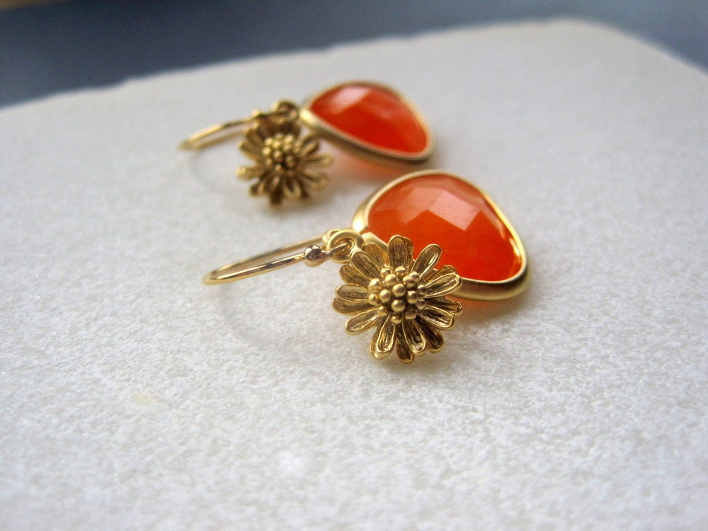 Matte Gold Flower Orange Stone Glass Earrings - Gold Daisy Earrings - Orange Earrings - Orange Glass Earrings - Flower Earrings