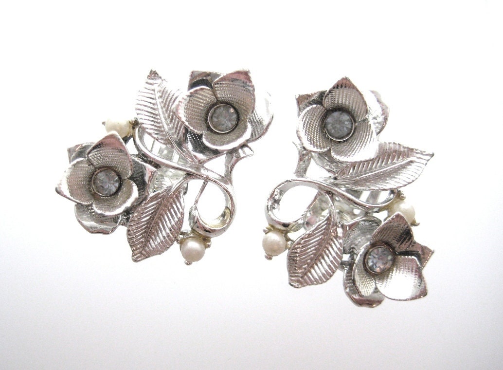 Pretty Vintage 1950's Stacked Flower Earrings, Mad Men