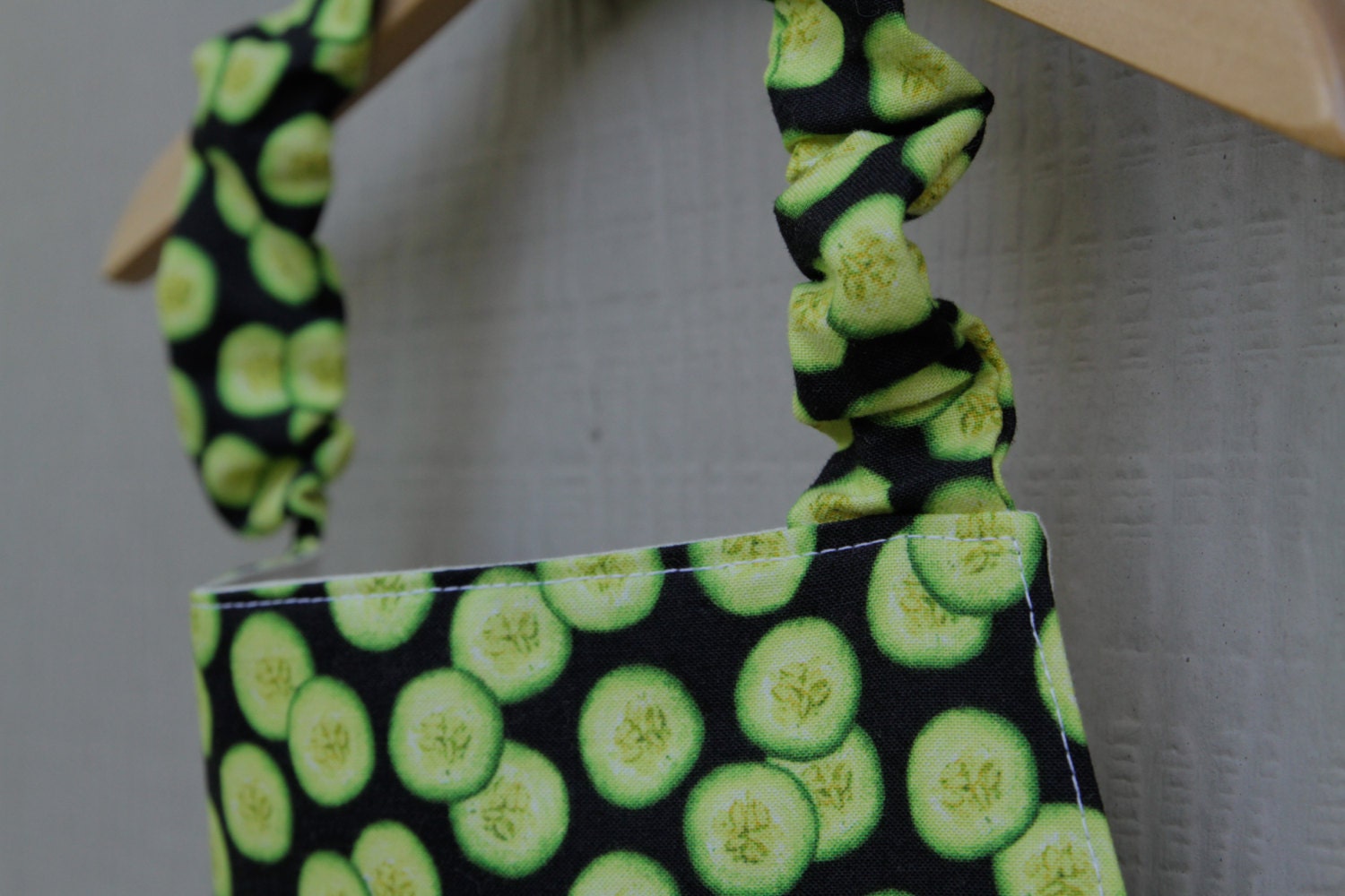 APRON - Cucumbers