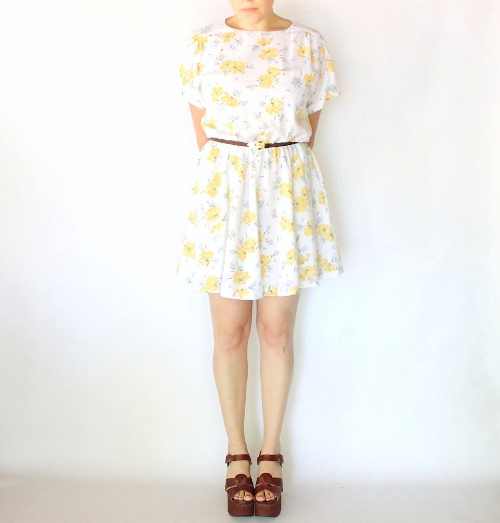 Vintage 80s White & Yellow Floral Print Cotton Day Dress // Summer Play Dress