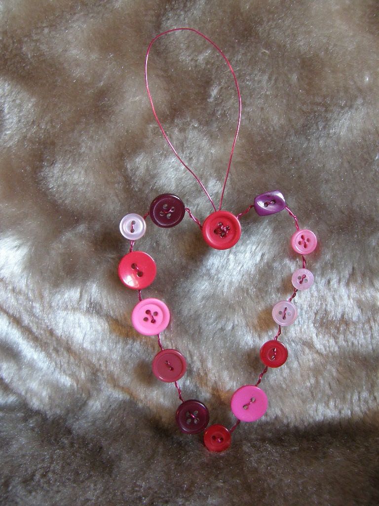 Button heart decoration Love heart Wire heart decoration anniversary gift Valentine's gift Valentine's heart - red buttons red heart