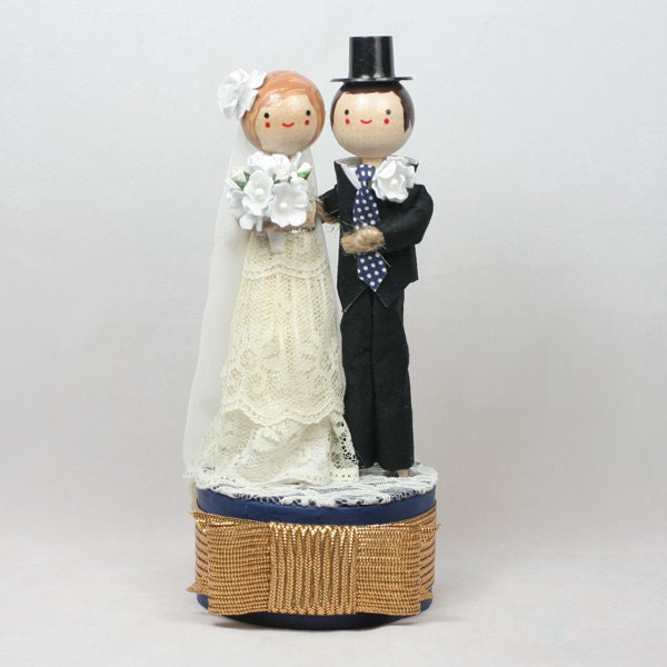 Custom Wedding Cake Topper with 1x CUSTOM CLOTHING