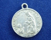 On Sale 25% Off Vintage French Marie Reine Des Coeurs - Mary Queen of Hearts Catholic Medal - Virgin Mary Charm MM73