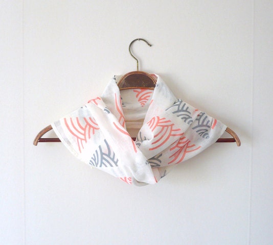 Triangle Wave Scarf / Pastel Pink Grey Shawl