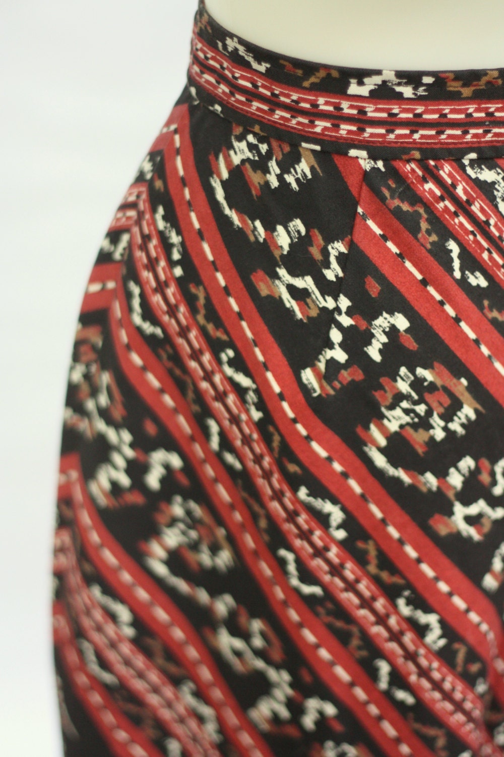 ACTING UP 70s High Waisted Tribal Print Gaucho Pants