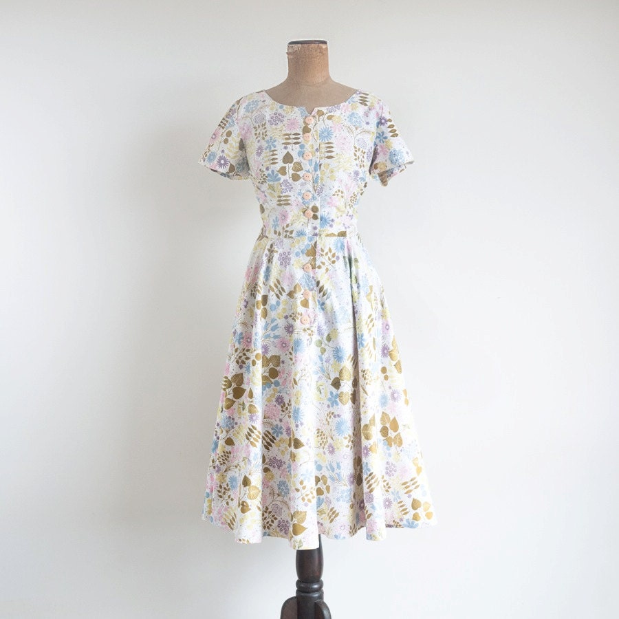 Vintage 1950s dress / floral leaf novelty print / 50s day dress George Hess / S