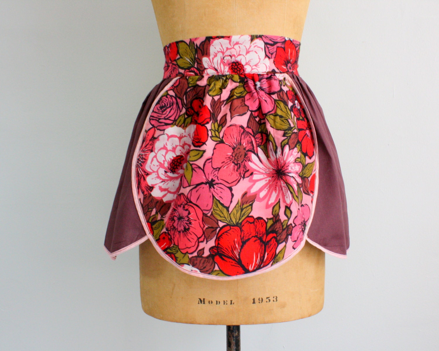 1960s apron / 60s half apron / cotton apron floral print