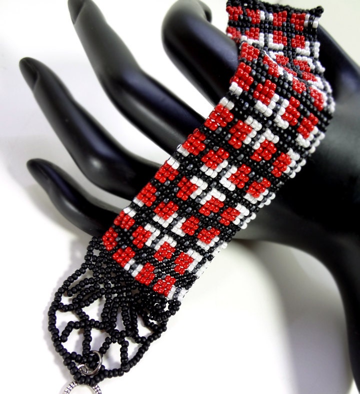 Scottish Plaid Tartan Beaded Loom Bracelet in Red and Black