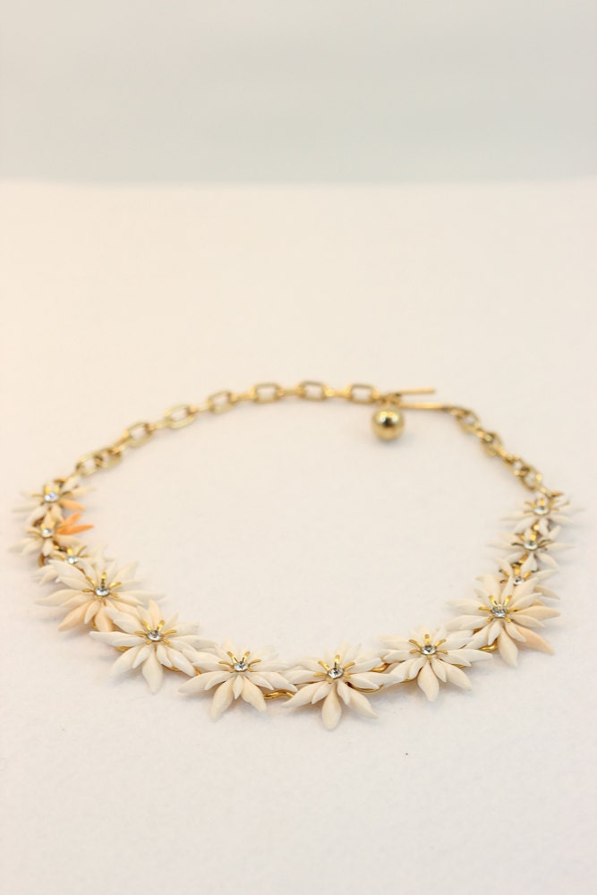 Plastic Flower Rhinestone White Necklace - 3410
