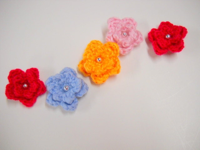 Boutonnieres, Pick your Colors, 5 lapel pins, Wedding Attire, Fiber Jewelry, Crocheted Flower Boutineers, Crochet to Order