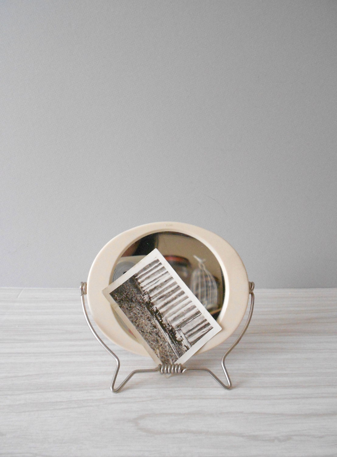 double sided metal plastic vanity shaving mirror // white beige