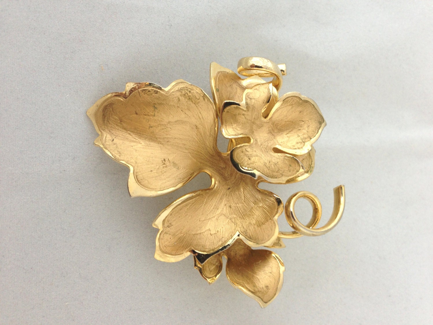 Beautiful Vintage Gold Leaf Brooch - Grape Leaf - Ivy - Signed Statement Brooch for coat - Leaves - Psyche