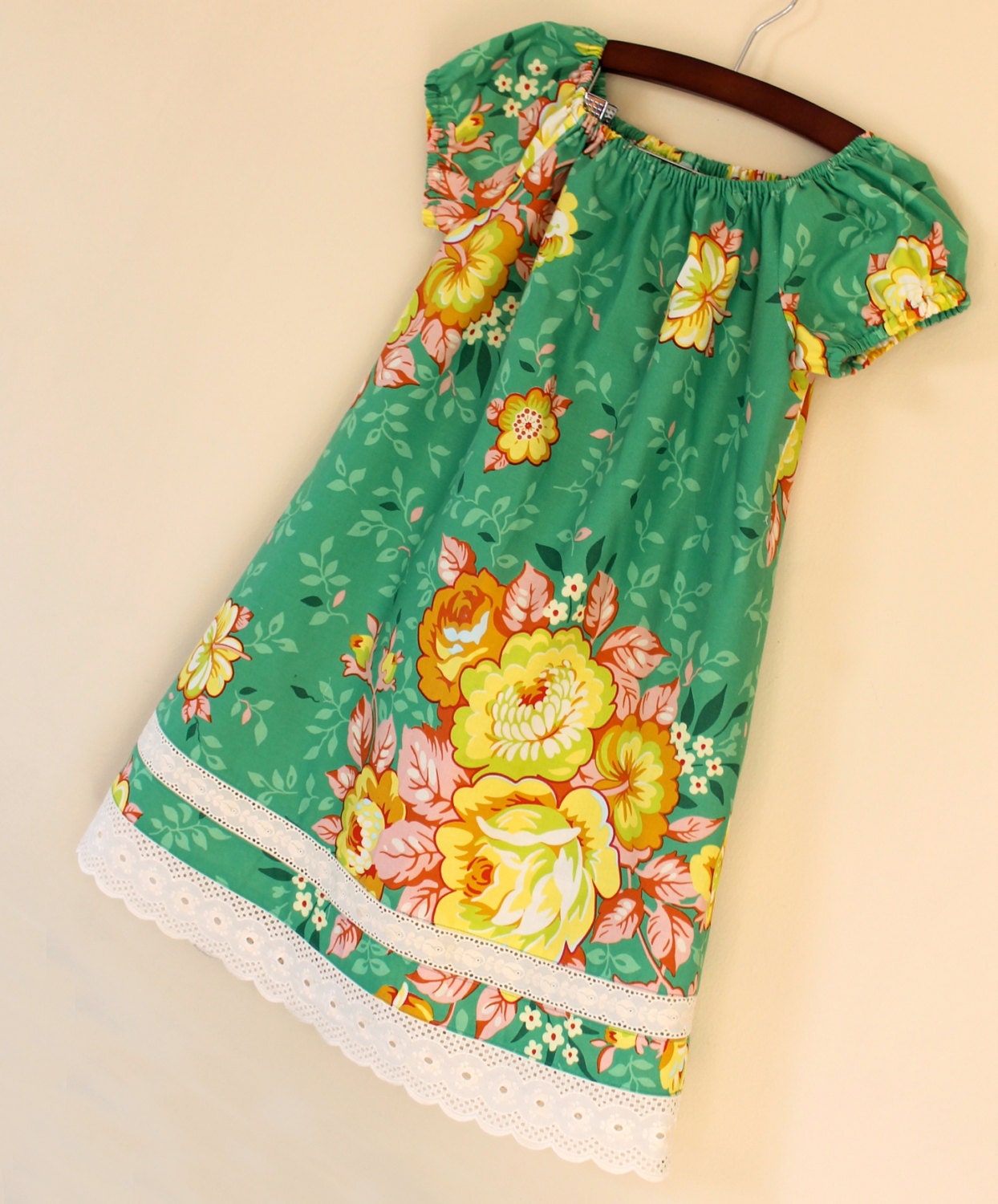 Green Hawaiian or Mexican peasant style dress girl size 7
