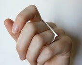 theBEAline Signature Double Finger Ring in Silver