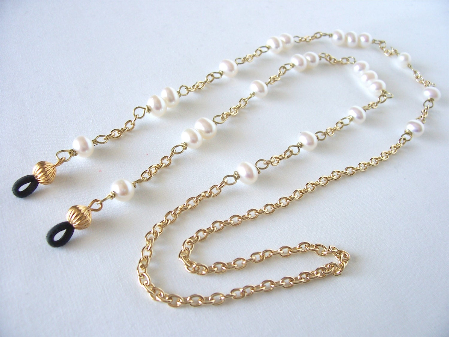 pearl eyeglass chain, eyeglass chain, eyeglass holder, pearl jewelry, summer fashion, June trends, office fashion, ooak, great gift idea