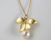 Gold Flower Necklace - Swarovski Pearl Bridesmaids Necklace - White or Cream Pearls - Bridal Gift For Her Under 20