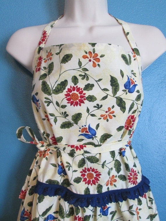 Tulip Time Mommy Daughter Apron Creamy Yellow Blues and Reds Size XL