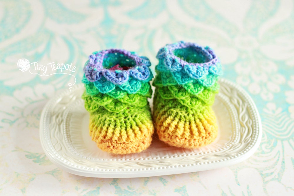 Baby Booties, 6-12 months, Crocodile Stitch, Ready to Ship, Sale