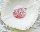 Destash: Pink Shell Pendant, Coral, Gold, Floral, Floral Design, Floral Pendant, Pink Pendant, Coral Pendant