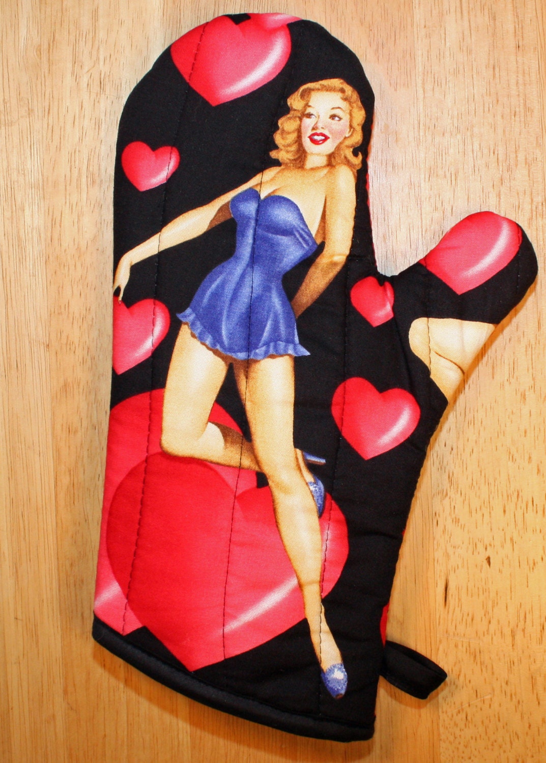 Oven Mitt, Vintage Babes Oven Mitt, Pin Up Mitt, Valentine Mitt