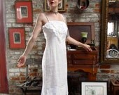 Vintage 70s Dress . White Linen Embroidered . Sweet Sleeveless Summer Wedding or Reception Dress. Size Medium